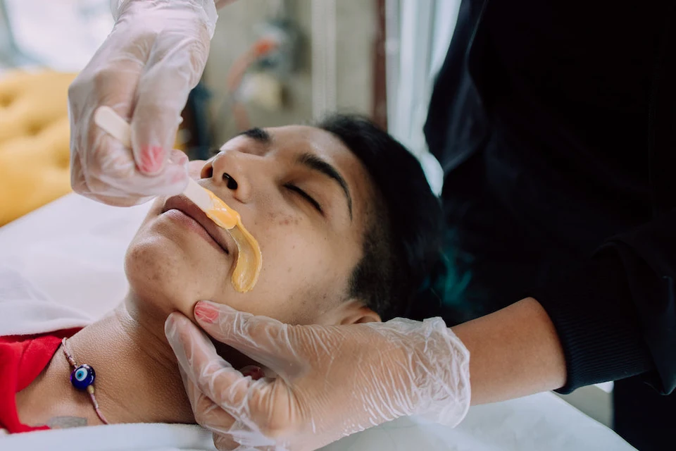 Épilation de la lèvre supérieure